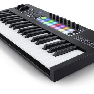 Controlador de teclado USB de Novation versión MK2 del 37 teclas para Ableton Live - 16 pads sensibles a la velocidad RGB , 8 perillas y botones de navegación y de control dedicados - Software para Mac y PC - Totalmente alimentado por bus USB y clase obediente ; que funciona sin conductor o cable de alimentación - Incluye Ableton Live Lite , Bass Station de Novation y de la estación V instrumentos virtuales y más de 1 GB de muestras Loopmasters