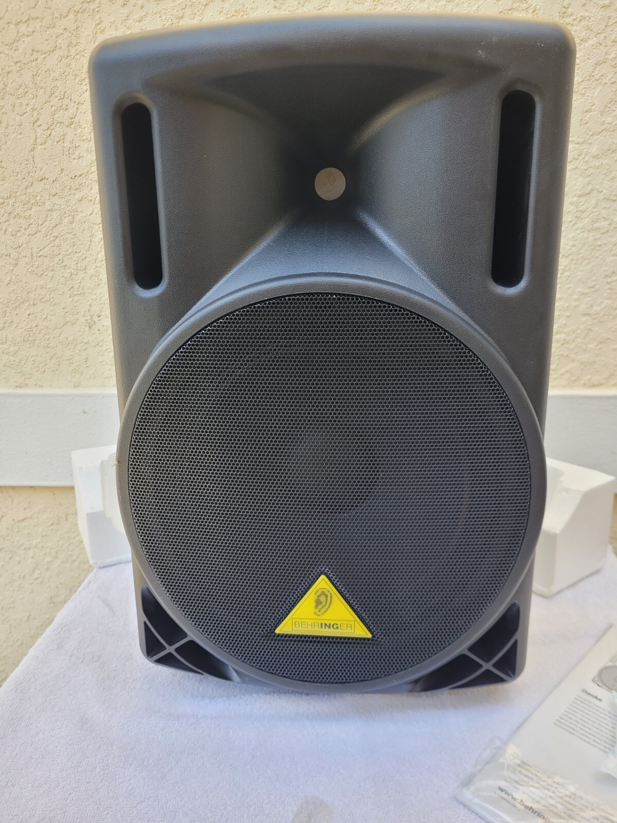 Behringer Eurolive B212XL