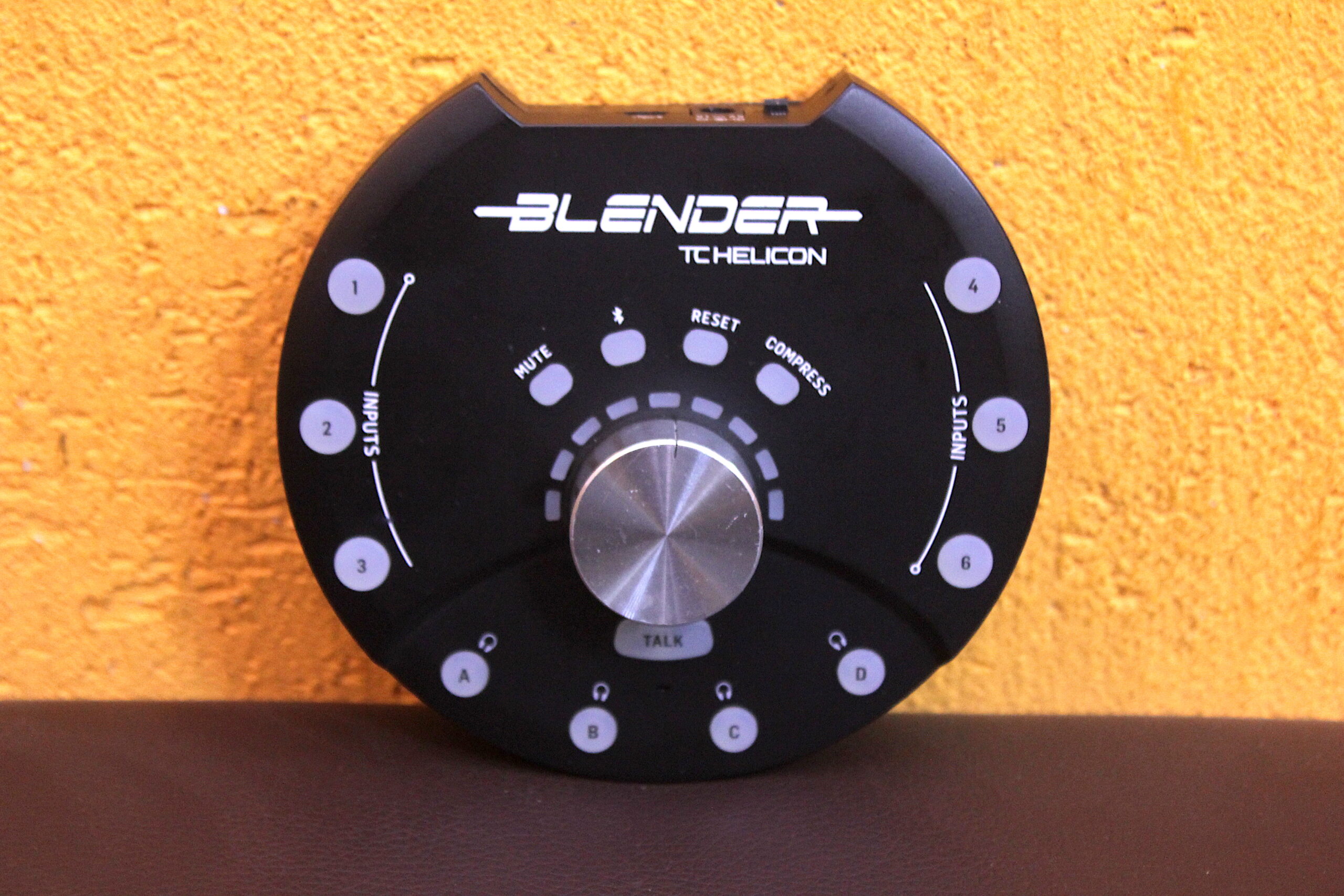 TC Helicon BLENDER